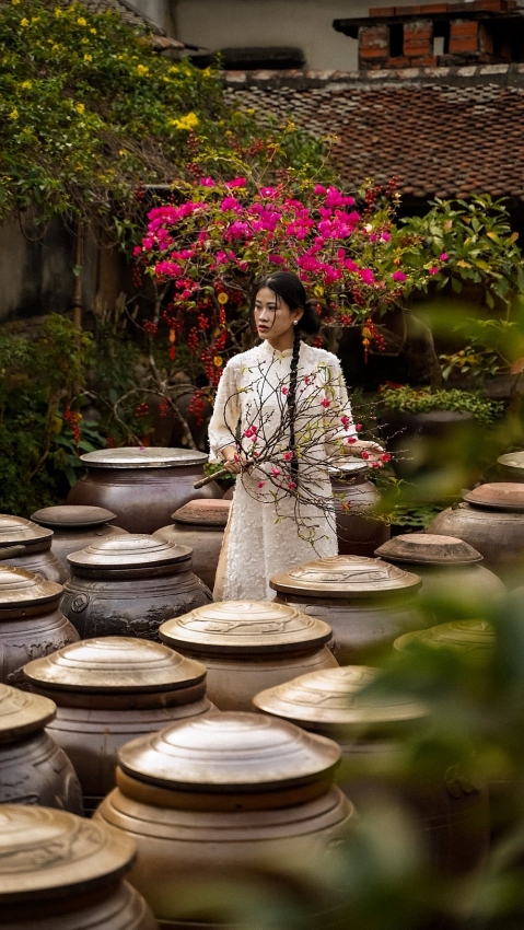 Làng cổ Đường Lâm hút khách đến chụp áo dài giữa không gian làng quê Bắc Bộ Làng cổ Đường Lâm hút khách đến chụp áo dài giữa không gian làng quê Bắc Bộ