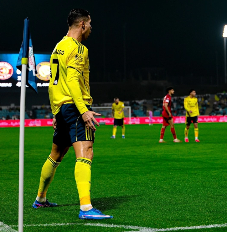 Ronaldo phá kỷ lục, tiến gần mục tiêu ghi 1.000 bàn thắng Ronaldo phá kỷ lục, tiến gần mục tiêu ghi 1.000 bàn thắng