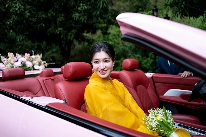 Á hậu Phương Nhi xinh đẹp, rạng ngời hạnh phúc trong lễ vu quy