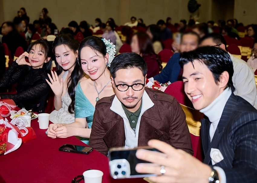 Diễn viên Lan Phương khoe vẻ rạng rỡ, gợi cảm tại sự kiện