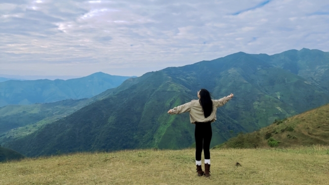 Thảo nguyên Tà Xùa khoác áo cỏ cháy, hút du khách