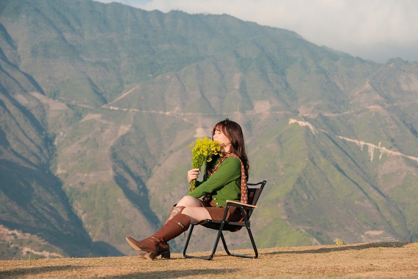 Thảo nguyên Tà Xùa khoác áo cỏ cháy, hút du khách