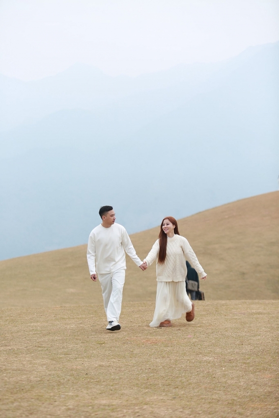 Thảo nguyên Tà Xùa khoác áo cỏ cháy, hút du khách