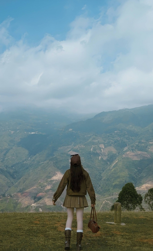 Thảo nguyên Tà Xùa khoác áo cỏ cháy, hút du khách