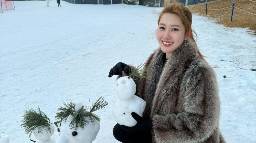 Thúy Ngân xả ảnh du lịch Hàn Quốc, rạng rỡ giữa mùa tuyết trắng