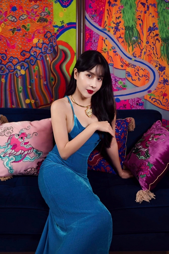 Ca sĩ Lưu Hương Giang lên tiếng về việc bị góp ý ngoại hình Ca sĩ Lưu Hương Giang lên tiếng về việc bị góp ý ngoại hình