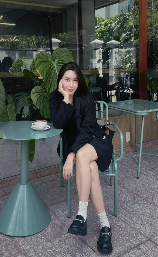 Ca sĩ Lưu Hương Giang lên tiếng về việc bị góp ý ngoại hình Ca sĩ Lưu Hương Giang lên tiếng về việc bị góp ý ngoại hình