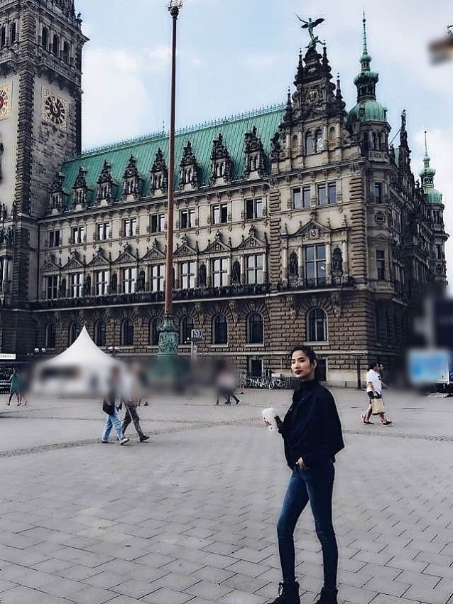 Á hậu Hoàng Thùy khoe nhan sắc thăng hạng, thần thái cuốn hút