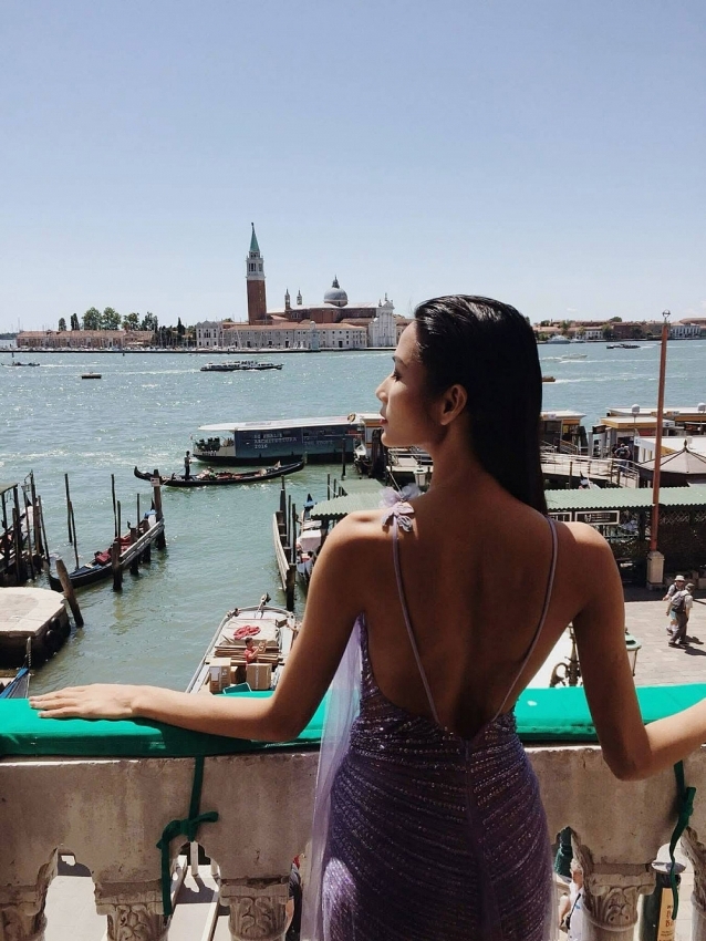 Á hậu Hoàng Thùy khoe nhan sắc thăng hạng, thần thái cuốn hút