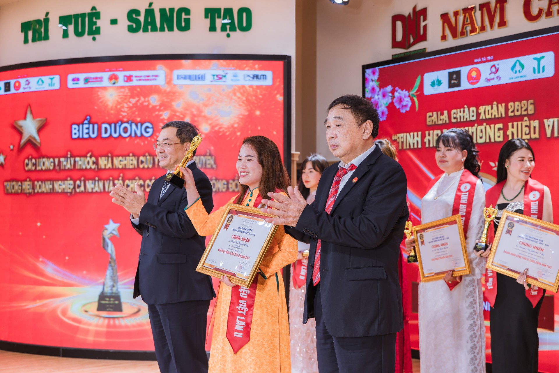 Gala Chào xuân 2026 - “Tinh hoa Thương hiệu Việt” lần thứ II: Diễn đàn kết nối tri thức và tôn vinh thương hiệu Việt Gala Chào xuân 2026 - “Tinh hoa Thương hiệu Việt” lần thứ II: Diễn đàn kết nối tri thức và tôn vinh thương hiệu Việt