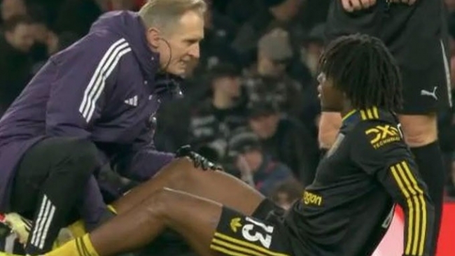 Thắng Arsenal, Man Utd nguy cơ trả giá đắt