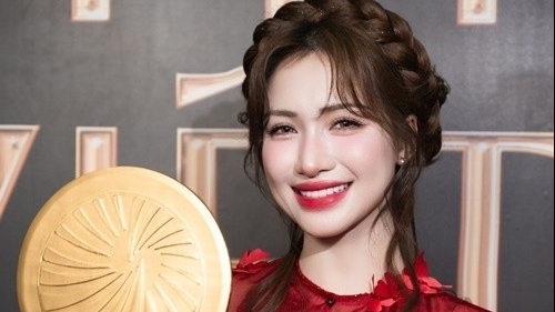 Hòa Minzy nhắc đến nhạc sĩ Huy Tuấn sau khi đoạt giải thưởng