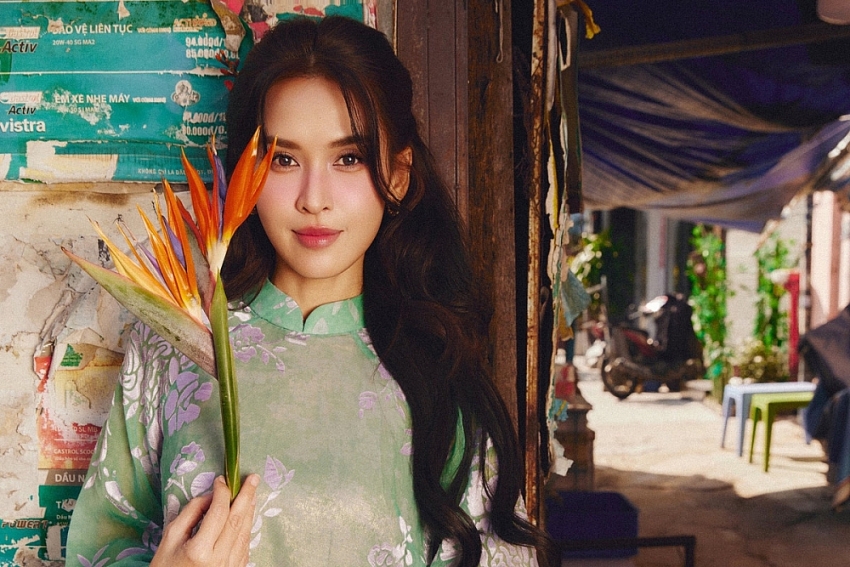 Lê Tú Vi khoe nhan sắc Lê Tú Vi khoe nhan sắc