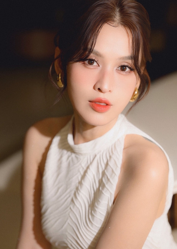 Lê Tú Vi khoe nhan sắc Lê Tú Vi khoe nhan sắc