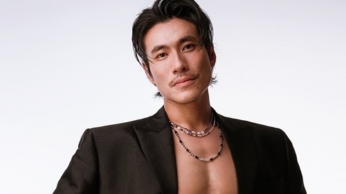 Diễn viên Kiều Minh Tuấn gây sốt với hình thể cực phẩm