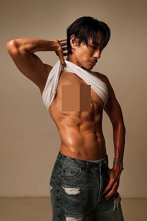 Diễn viên Kiều Minh Tuấn gây sốt với hình thể cực phẩm