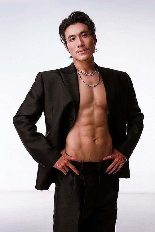 Diễn viên Kiều Minh Tuấn gây sốt với hình thể cực phẩm