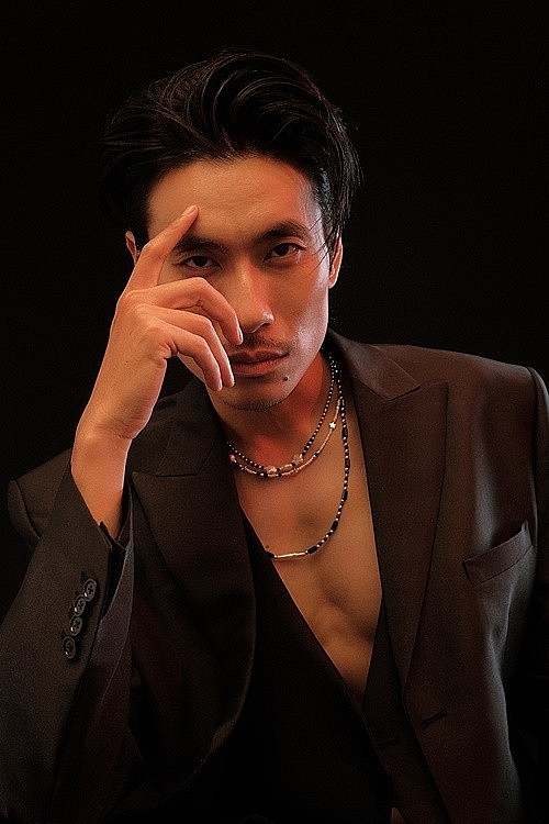 Diễn viên Kiều Minh Tuấn gây sốt với hình thể cực phẩm