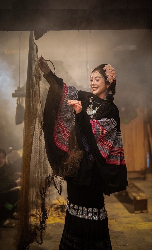 Jennifer Phạm hoá cô gái vùng cao, khoe sắc giữa núi rừng Sa Pa