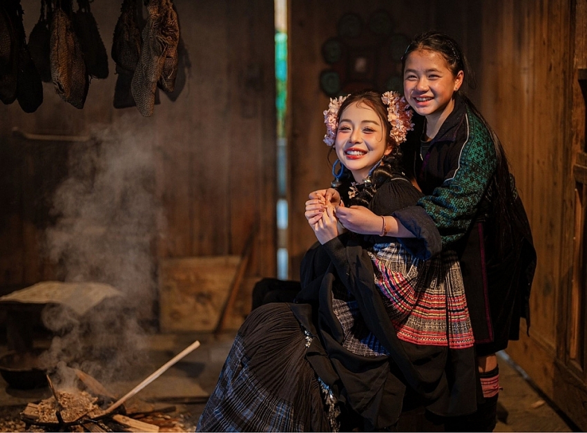 Jennifer Phạm hoá cô gái vùng cao, khoe sắc giữa núi rừng Sa Pa