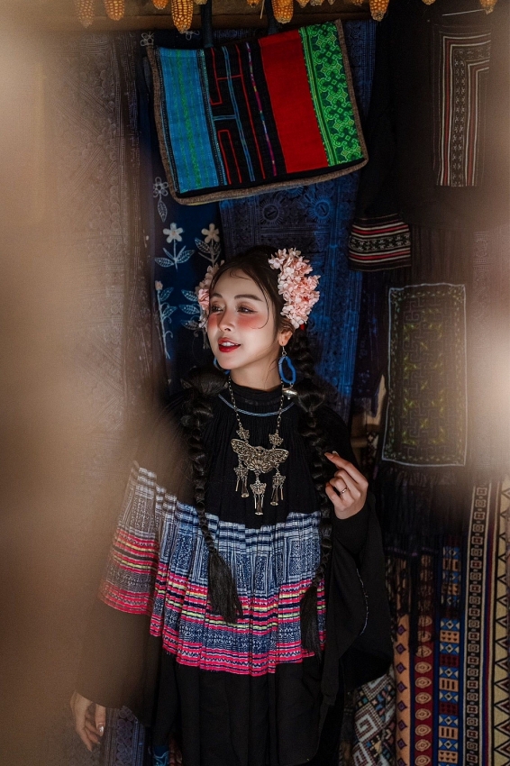 Jennifer Phạm hoá cô gái vùng cao, khoe sắc giữa núi rừng Sa Pa