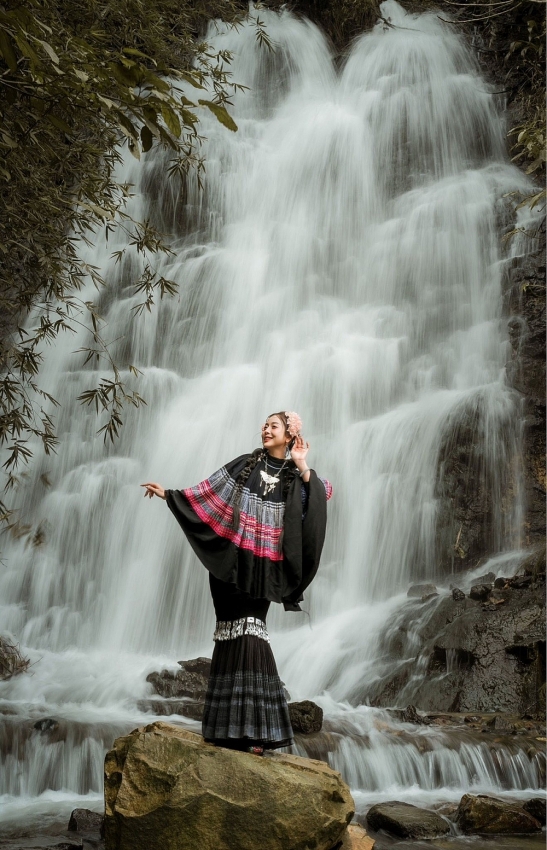 Jennifer Phạm hoá cô gái vùng cao, khoe sắc giữa núi rừng Sa Pa