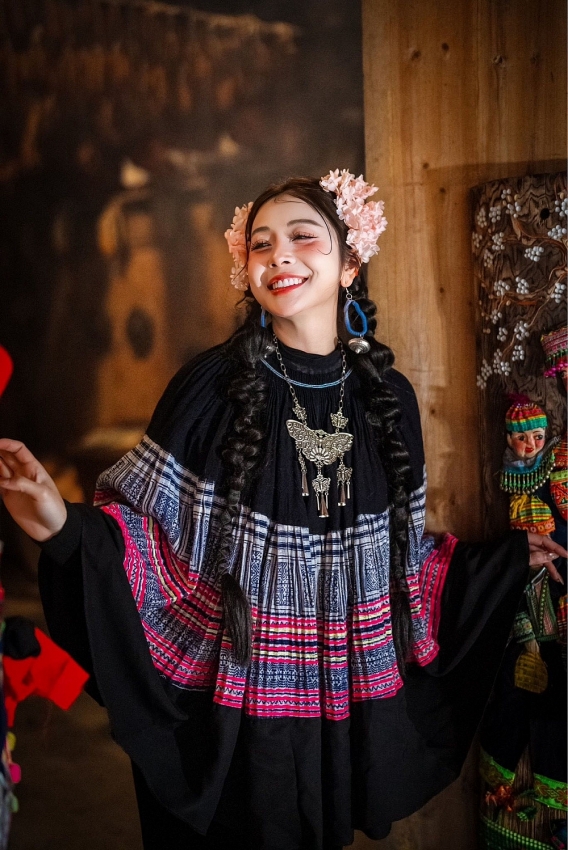 Jennifer Phạm hoá cô gái vùng cao, khoe sắc giữa núi rừng Sa Pa