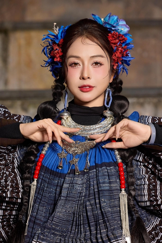 Jennifer Phạm hoá cô gái vùng cao, khoe sắc giữa núi rừng Sa Pa