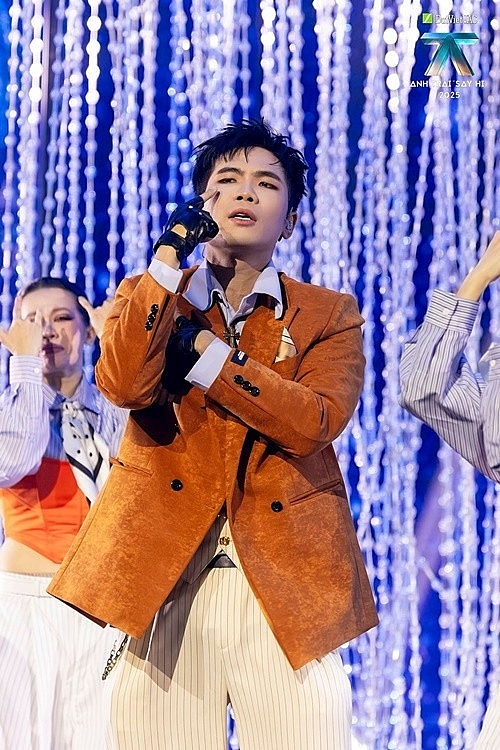 Rapper Phúc Du lần đầu công khai bạn đời gắn bó từ thuở học trò Rapper Phúc Du lần đầu công khai bạn đời gắn bó từ thuở học trò