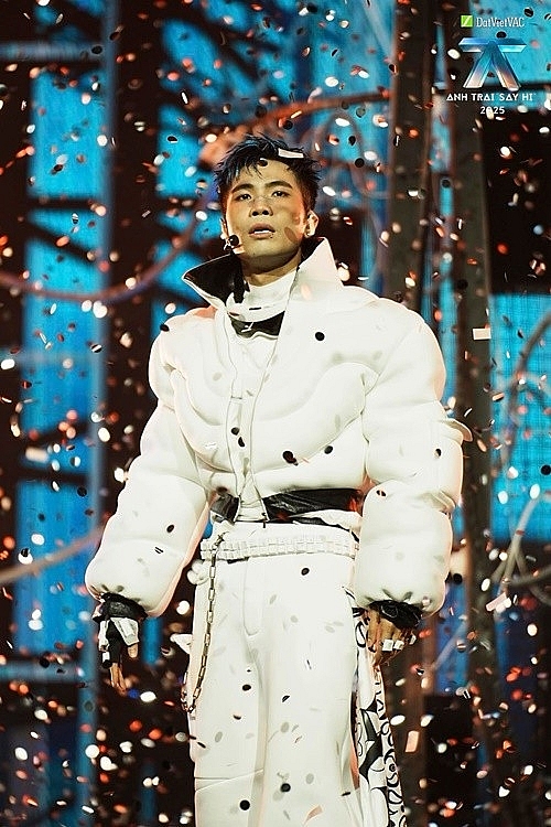 Rapper Phúc Du lần đầu công khai bạn đời gắn bó từ thuở học trò Rapper Phúc Du lần đầu công khai bạn đời gắn bó từ thuở học trò