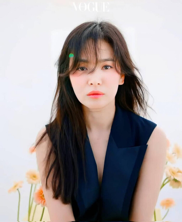 Song Hye Kyo biểu cảm u buồn trong bộ ảnh mới nhưng vẫn khiến fan 'tan chảy' với nhan sắc tuổi 41