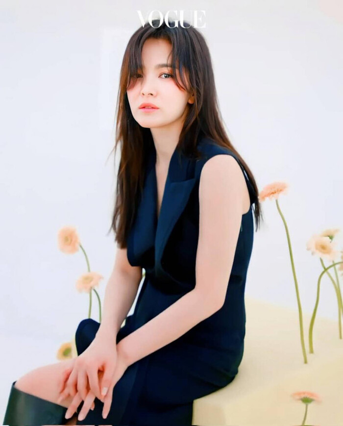 Song Hye Kyo biểu cảm u buồn trong bộ ảnh mới nhưng vẫn khiến fan 'tan chảy' với nhan sắc tuổi 41