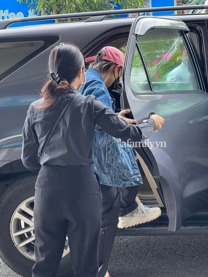 Paparazzi tóm gọn Châu Bùi 'tay trong tay' Binz ngày Valentine Paparazzi tóm gọn Châu Bùi 'tay trong tay' Binz ngày Valentine