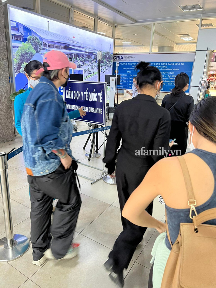 Paparazzi tóm gọn Châu Bùi 'tay trong tay' Binz ngày Valentine Paparazzi tóm gọn Châu Bùi 'tay trong tay' Binz ngày Valentine