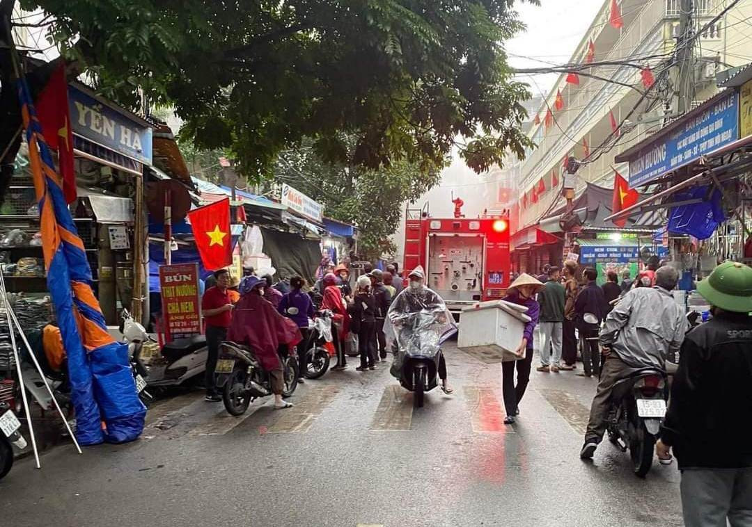 Đang cháy lớn ở chợ Tam Bạc (chợ Đổ) Hải Phòng