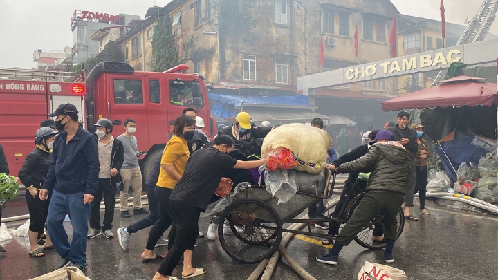 Tiểu thương chợ Tam Bạc, Hải Phòng: "Chỉ qua một đêm mà mất hết rồi"