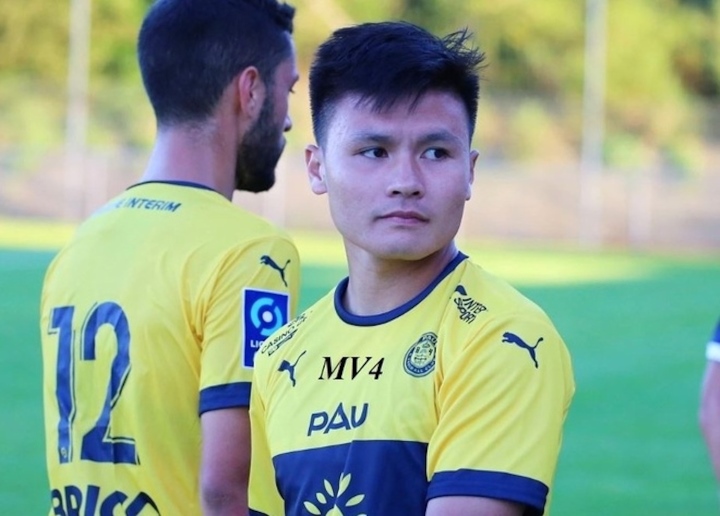 Pau FC lại gạch tên Quang Hải