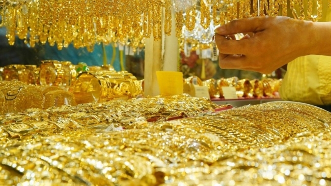 Giá vàng hôm nay 25/2: Vàng thế giới giảm về gần mức 1.810 USD/ ounce