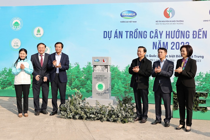 Vinamilk khởi động “Hành trình Net Zero 2050” với sự kiện trồng cây tại Hà Nội