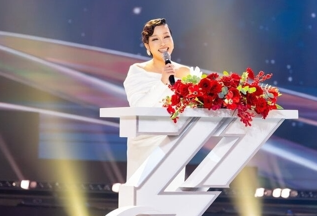 Nhận giải "Chị đẹp của năm", diva Mỹ Linh nói gì?