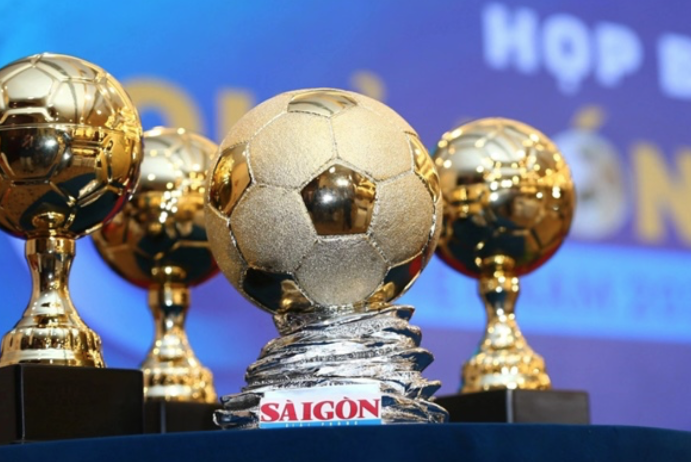 V-League hấp dẫn cùng Quả bóng Vàng Việt Nam