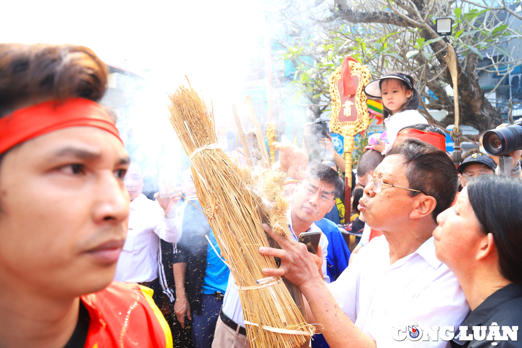 Hà Nội: Độc đáo Hội thi kéo lửa, thổi cơm ở làng Thị Cấm