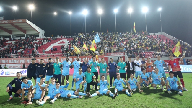 CLB Nam Định dẫn đầu V-League: "Đường dài mới biết ngựa hay"