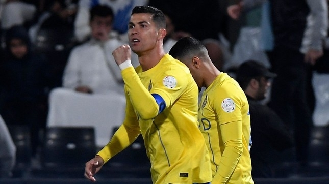 Ronaldo đối mặt với làn sóng chỉ trích sau màn ăn mừng phản cảm