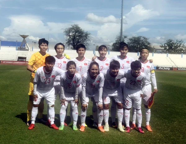 Huỳnh Như bùng nổ với hat-trick đẳng cấp, ĐT Việt Nam thắng 7-0, khiến Indonesia bị loại từ vòng bảng