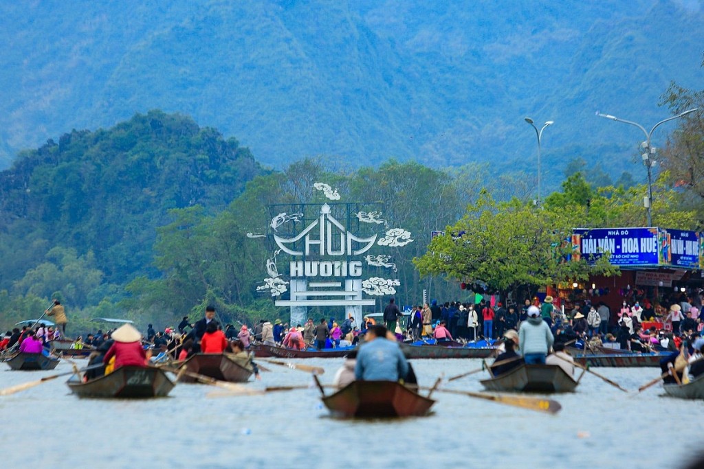 10 địa điểm du lịch tâm linh ngày Tết nổi tiếng linh thiêng