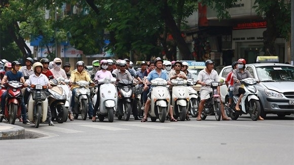 “Dừng xe mặc áo mưa bị phạt 14 triệu đồng” là thông tin thất thiệt