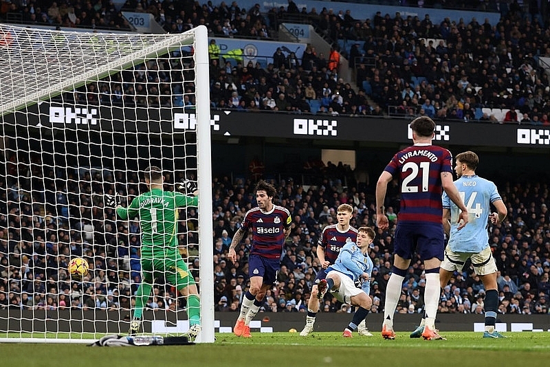 Thắng Newcastle, Man City trả giá đắt