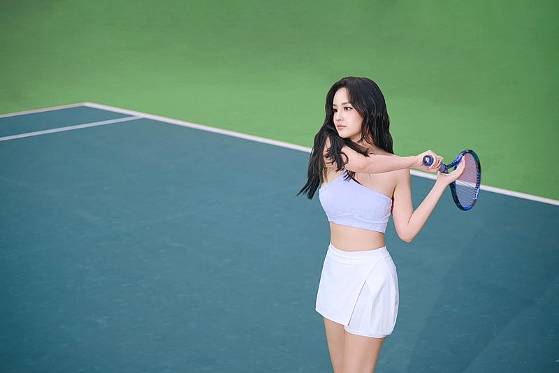 Hoa hậu Mai Phương Thúy khoe eo thon quyến rũ trên sân tennis