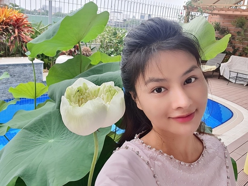 Vũ Thu Phương khoe ảnh xinh tươi ở trời Tây sau ly hôn